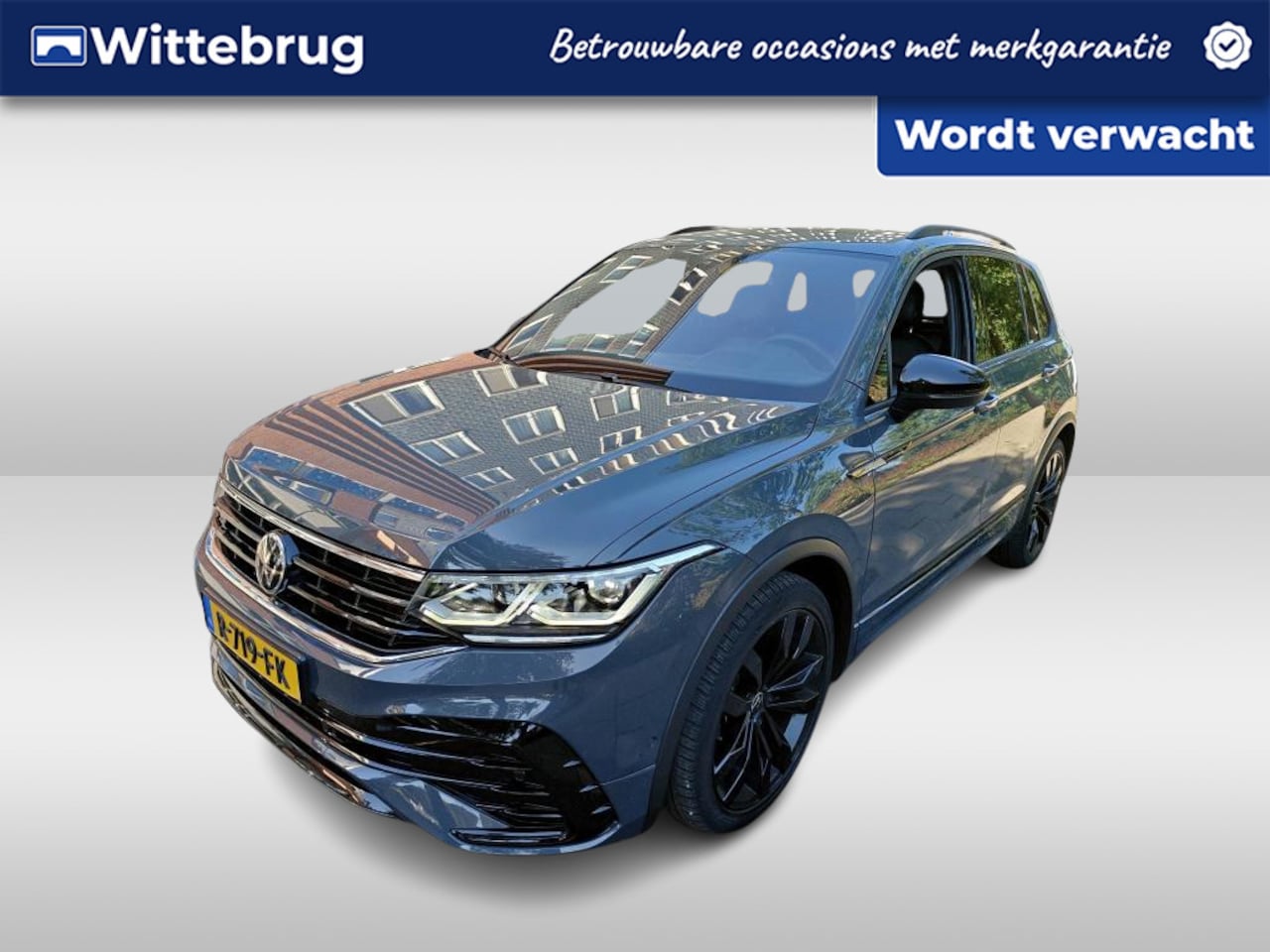 Volkswagen Tiguan - 1.5 TSI R-Line Business+ / AUTOMAAT/ PANO/ TREKHAAK/ LEER/ ACC/ STUUR+STOELVERWARM./ PARK. - AutoWereld.nl