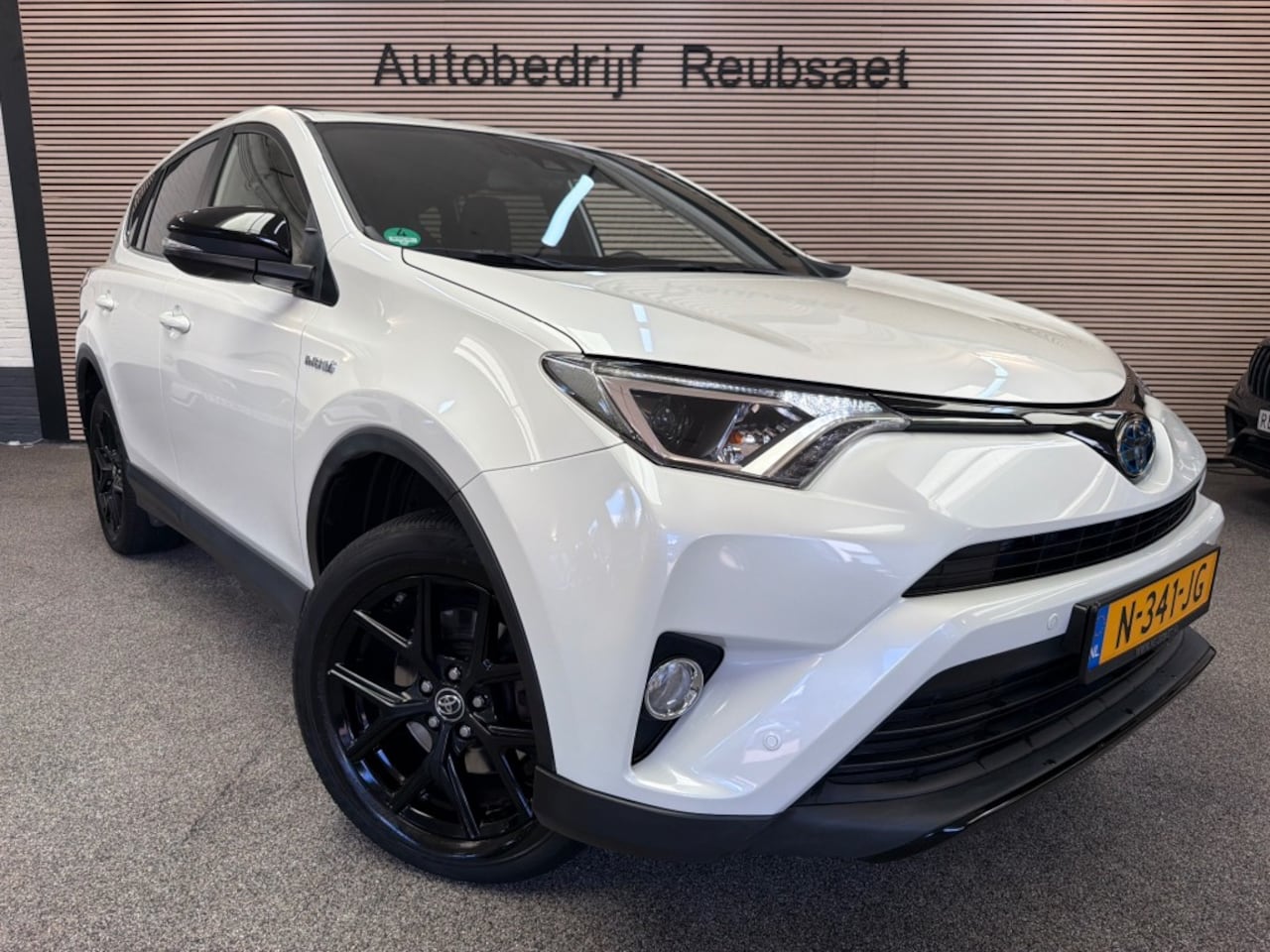Toyota RAV4 - 2.5 Hybrid AWD Dynamic Panodak Acc Navi Trekhaak Incl 12Mnd Garantie - AutoWereld.nl