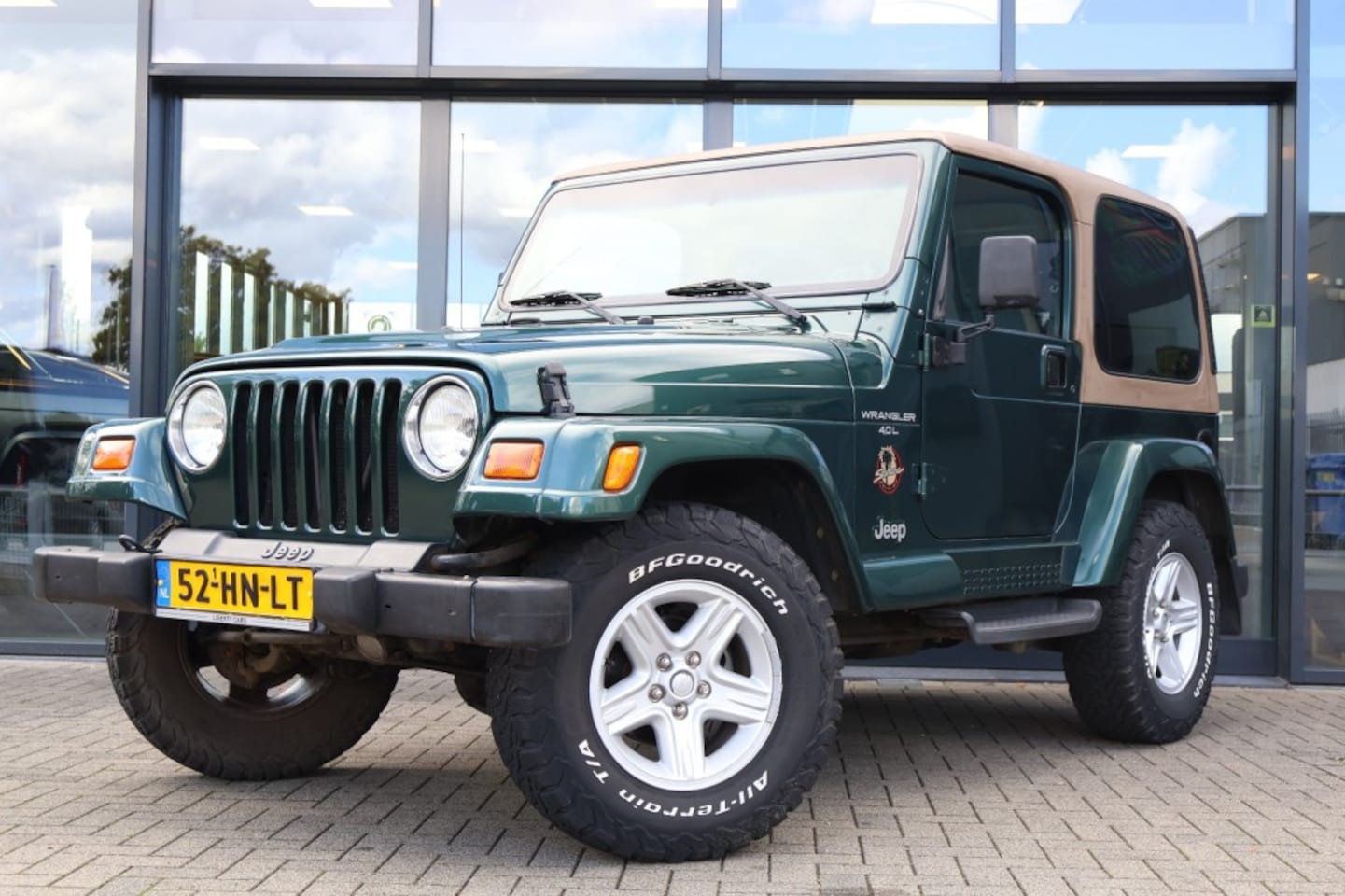 Jeep Wrangler - 4.0i 4x4 Aut. HARDTOP SAHARA TJ (volledig origineel) - AutoWereld.nl
