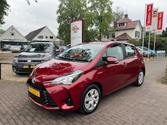 Toyota Yaris - 1.5 HYBRID AUTOMAAT / NAVI / CAMERA / CRUISE CTR. / TREKHAAK AFN. / RADIO / ELEK. RAMEN