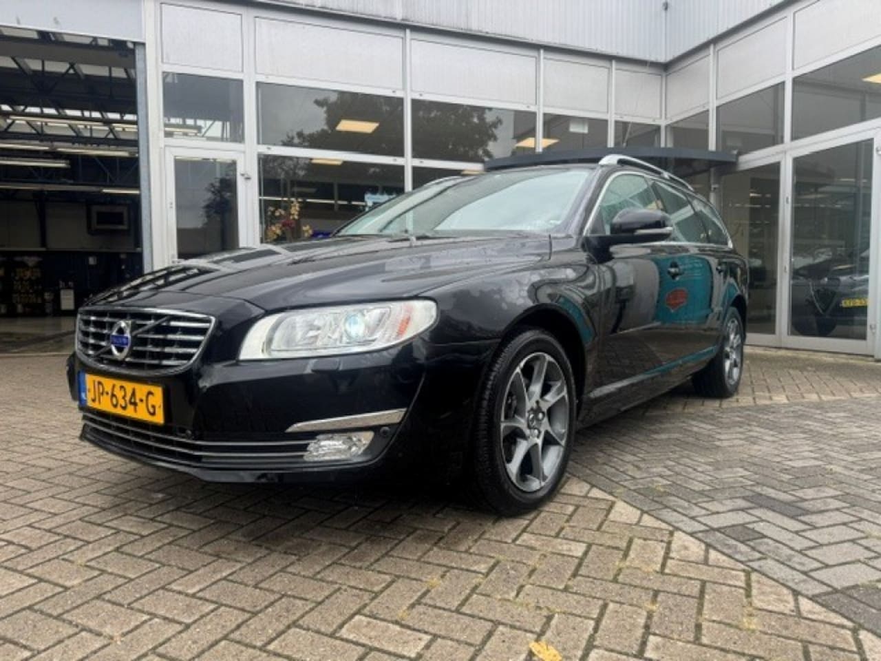 Volvo V70 - 2.0 T4 Inscription Eerste eigenaar - AutoWereld.nl