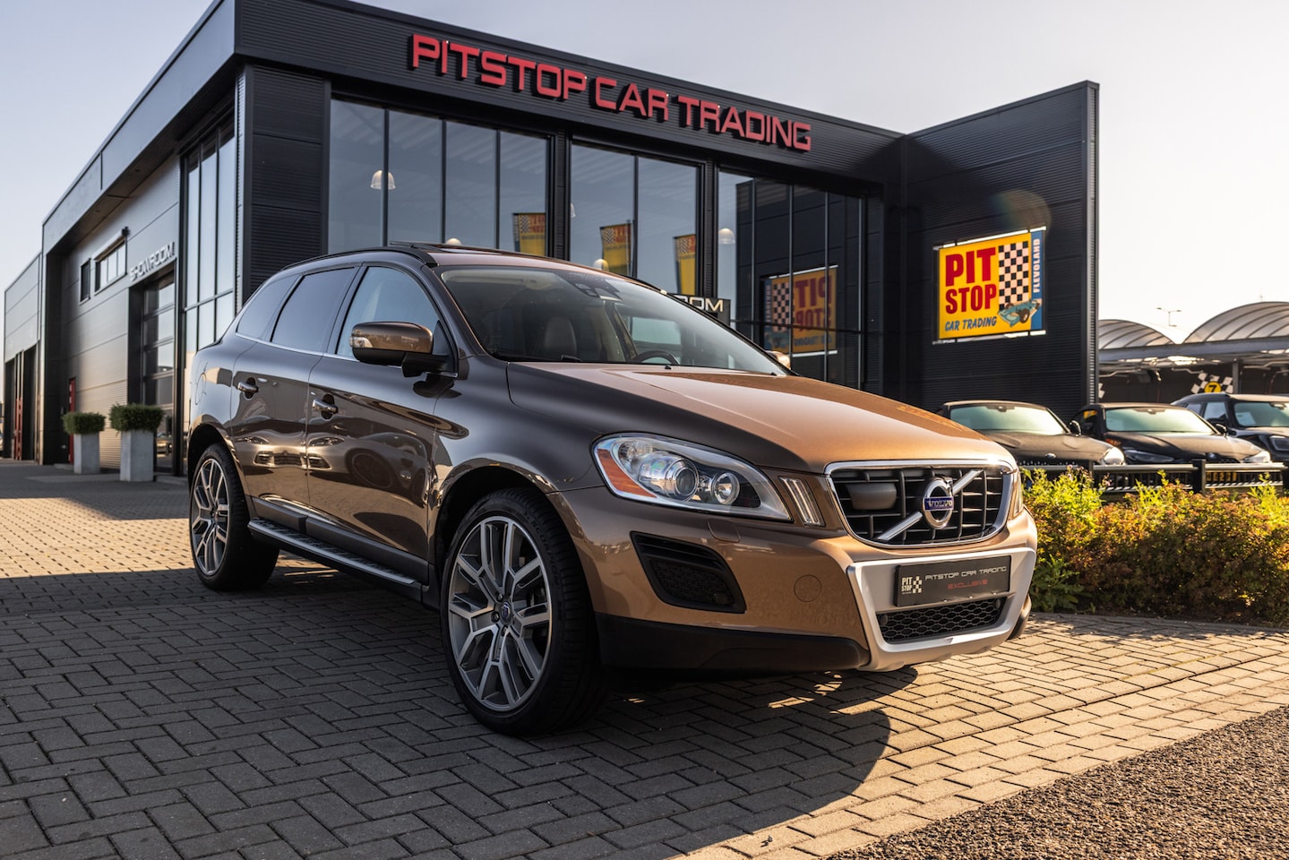 Volvo XC60 - 3.0 T6 AWD Summum, Schuifdak, ACC, Memory stoelen, BLIS, Uniek! - AutoWereld.nl