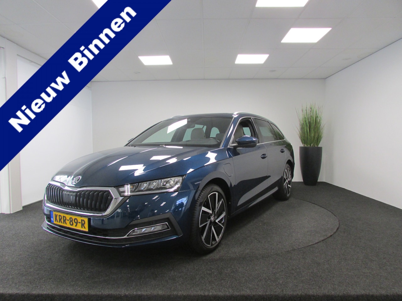 Skoda Octavia Combi - 1.4 TSI iV PHEV I Dealer onderhouden I 1e Eigenaar I Panoramadak I Trekhaak I Elektrische - AutoWereld.nl