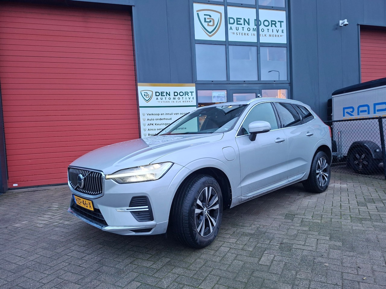 Volvo XC60 - 2.0 Recharge T6 AWD*TREKHAAK*341PK*PANO*LEER*PUG-in hybr.*GOOGLE*APPLE-play*prijs ex btw e - AutoWereld.nl