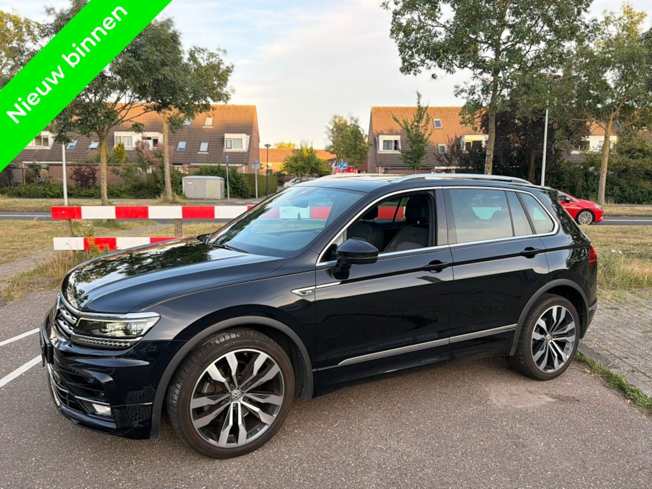 Volkswagen Tiguan - 2.0 TSI 4M. HL Bus R - AutoWereld.nl