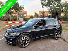 Volkswagen Tiguan - 2.0 TSI 4M | Pano | ACC | 20'' Velgen |
