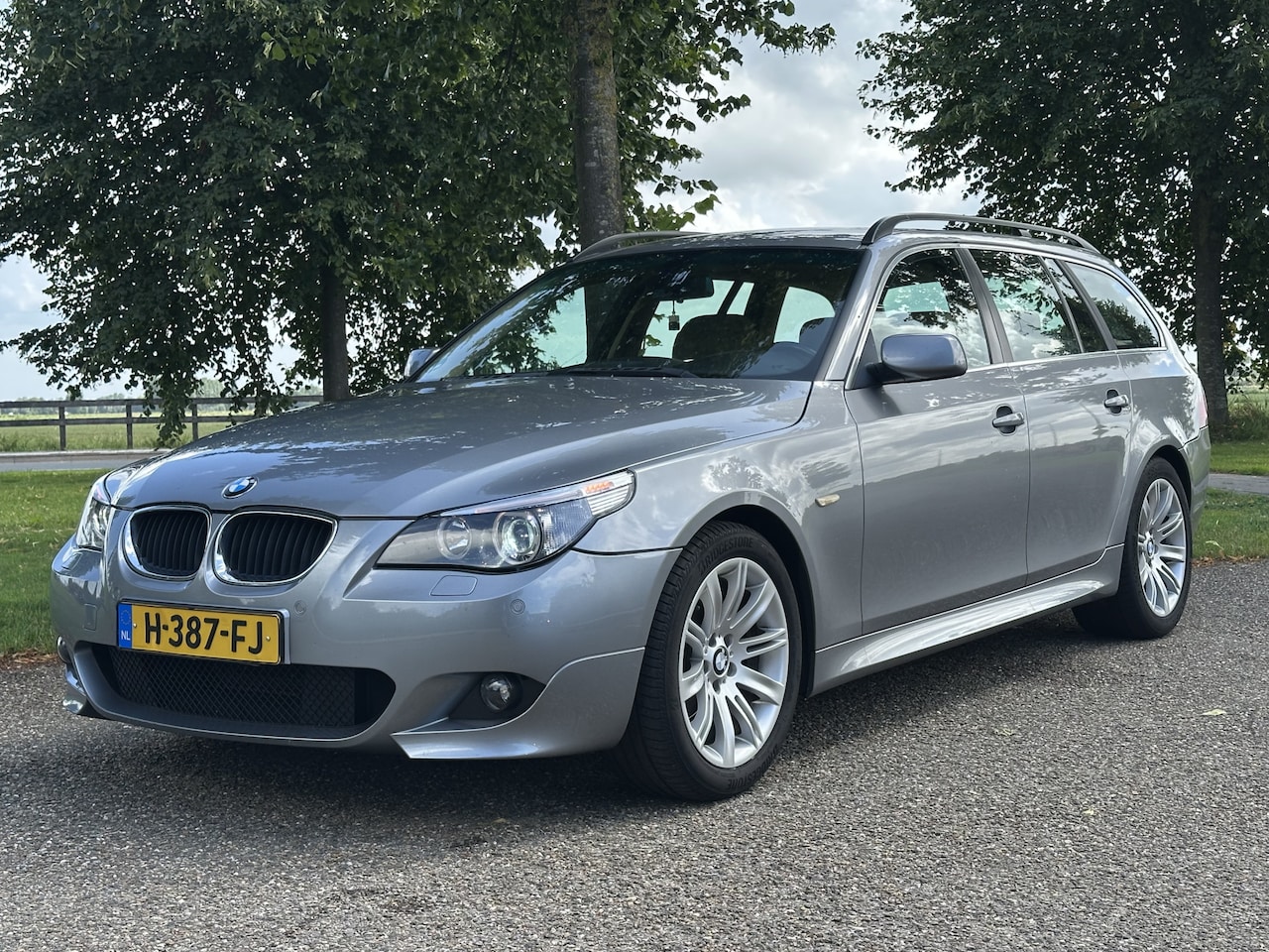 BMW 5-serie Touring - 525i M-Pakket - Nette staat Compleet onderhouden - AutoWereld.nl