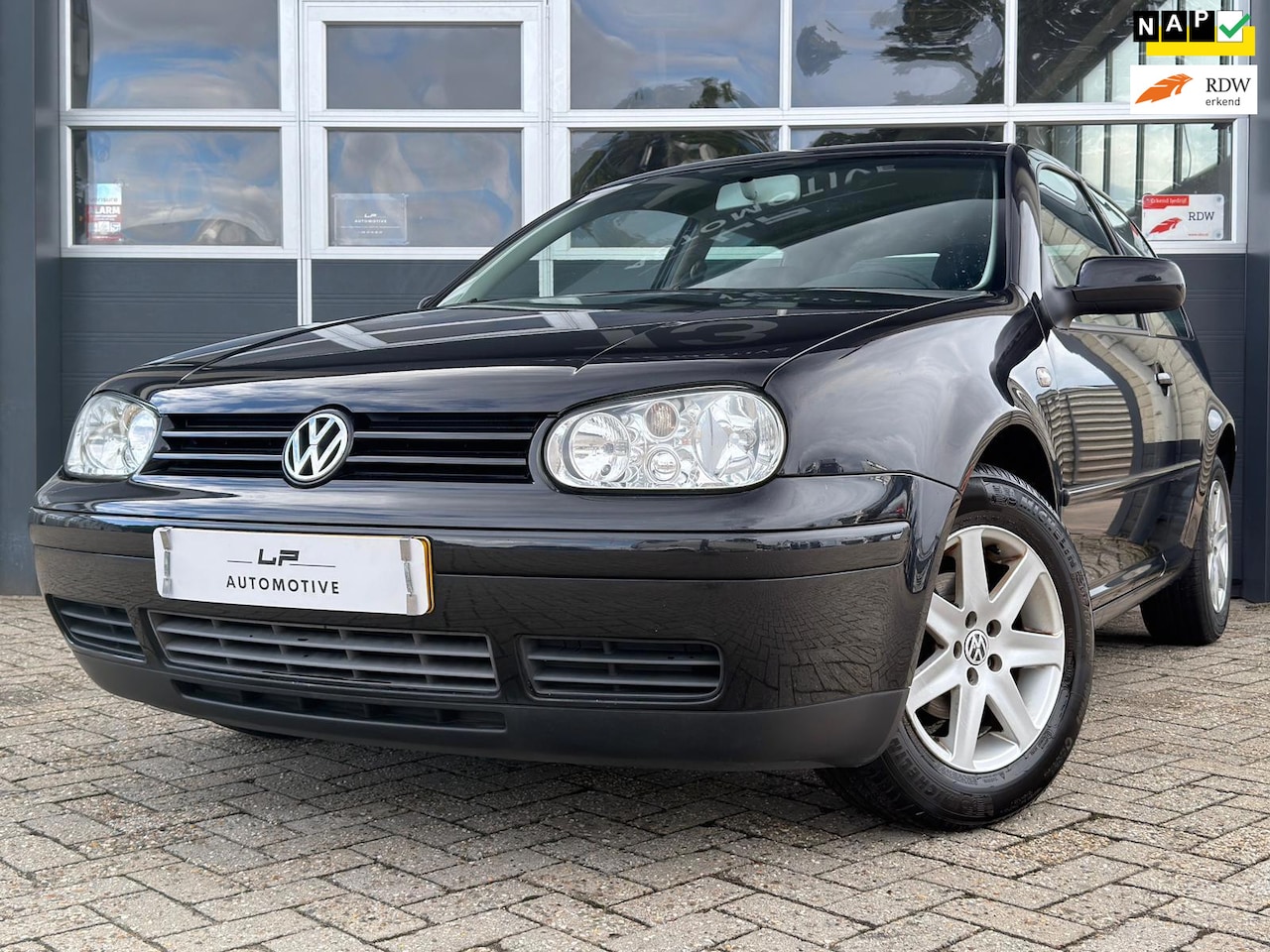 Volkswagen Golf - 1.6-16V / Lage km / 2e eig. / NL-auto / Trekhaak - AutoWereld.nl