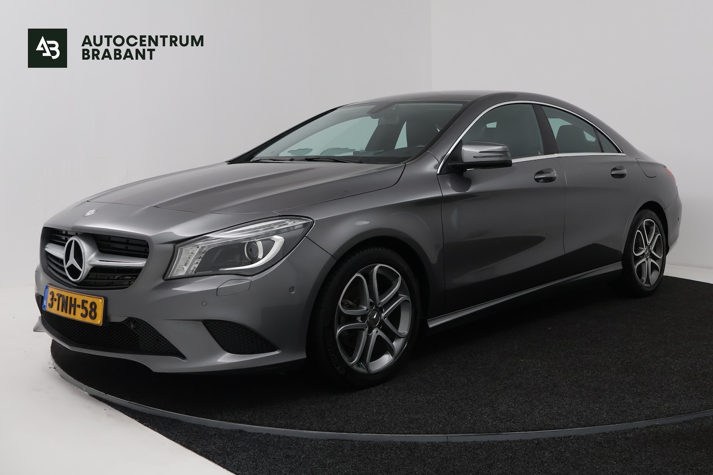 Mercedes-Benz CLA-Klasse - 180 BlueEFF. Ambition (NAVIGATIE, PARKEERSENSOREN, CRUISE CONTROL) - AutoWereld.nl