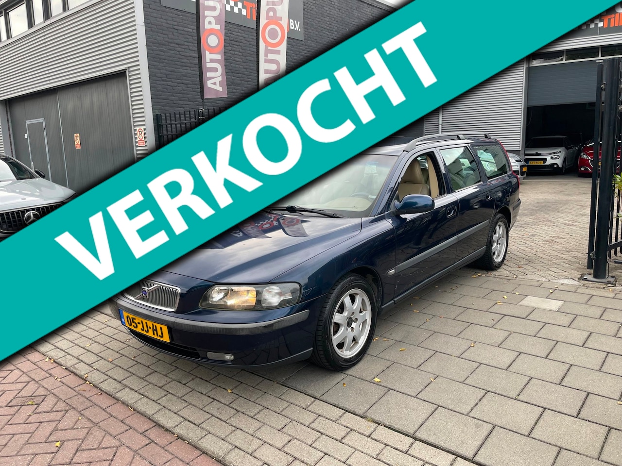 Volvo V70 - 2.4 Comfort Line 3e Eigenaar! Trekhaak Airco NAP APK - AutoWereld.nl
