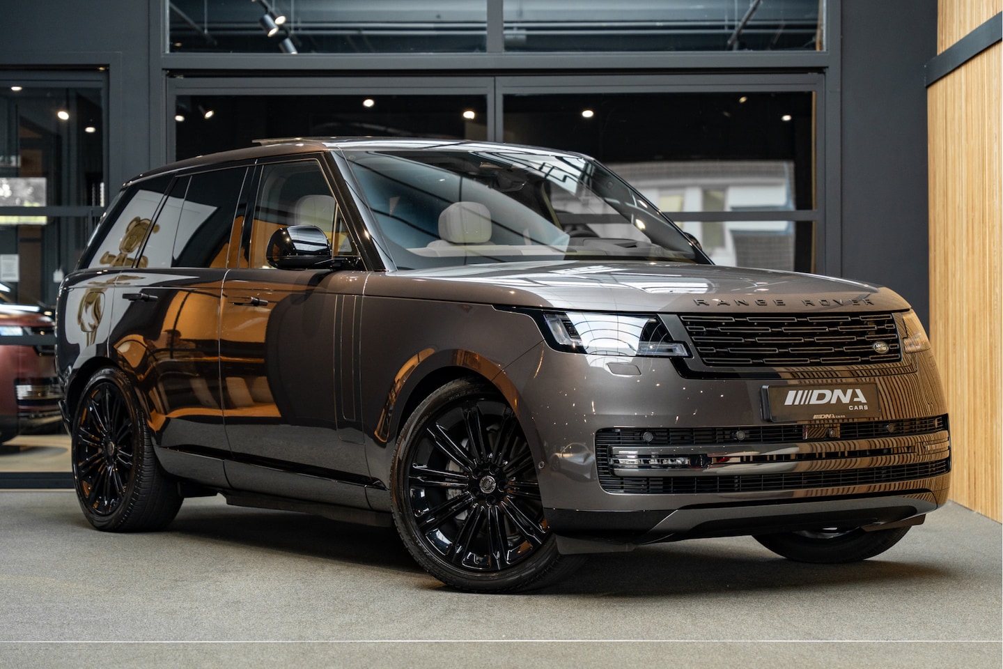 Land Rover Range Rover - P460e HSE Meridian Shadow Pack 23 inch 3.0 P460e HSE PHEV - AutoWereld.nl