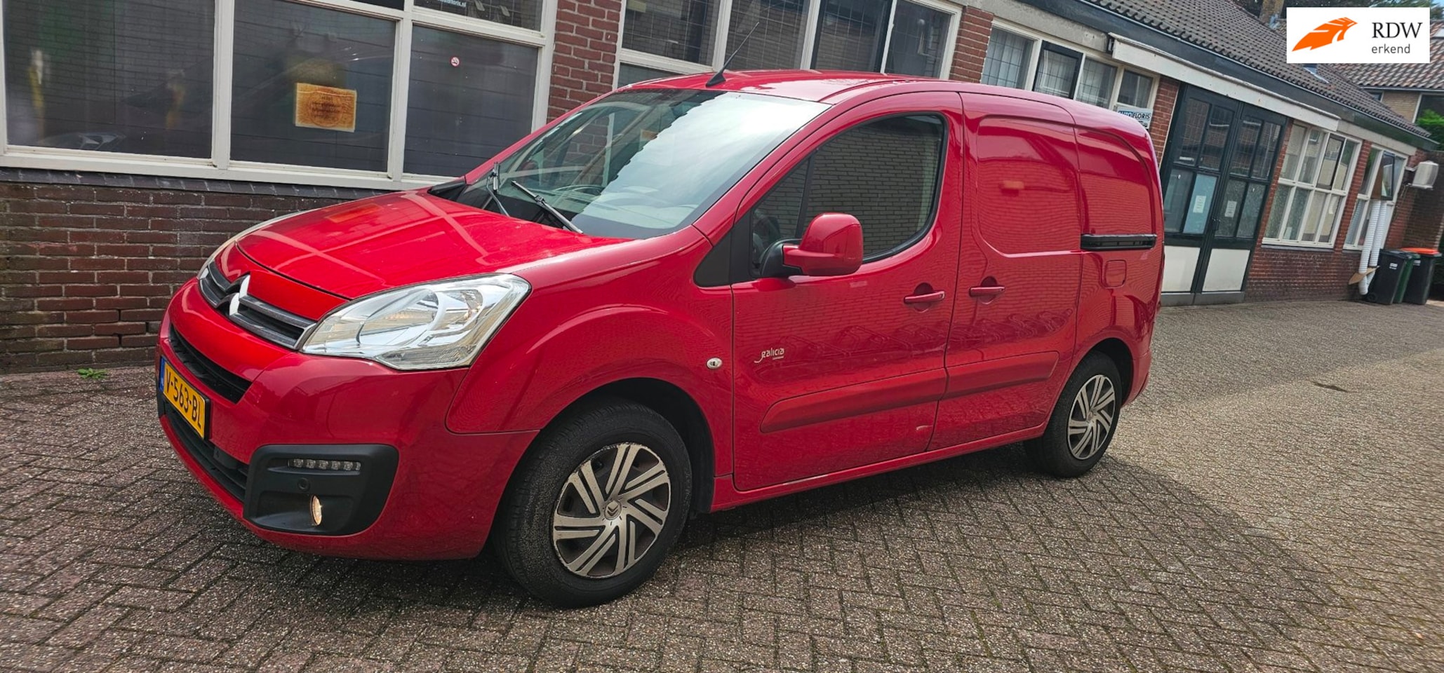 Citroën Berlingo - 1.6 BlueHDI 100 Business navi airco lage kms - AutoWereld.nl
