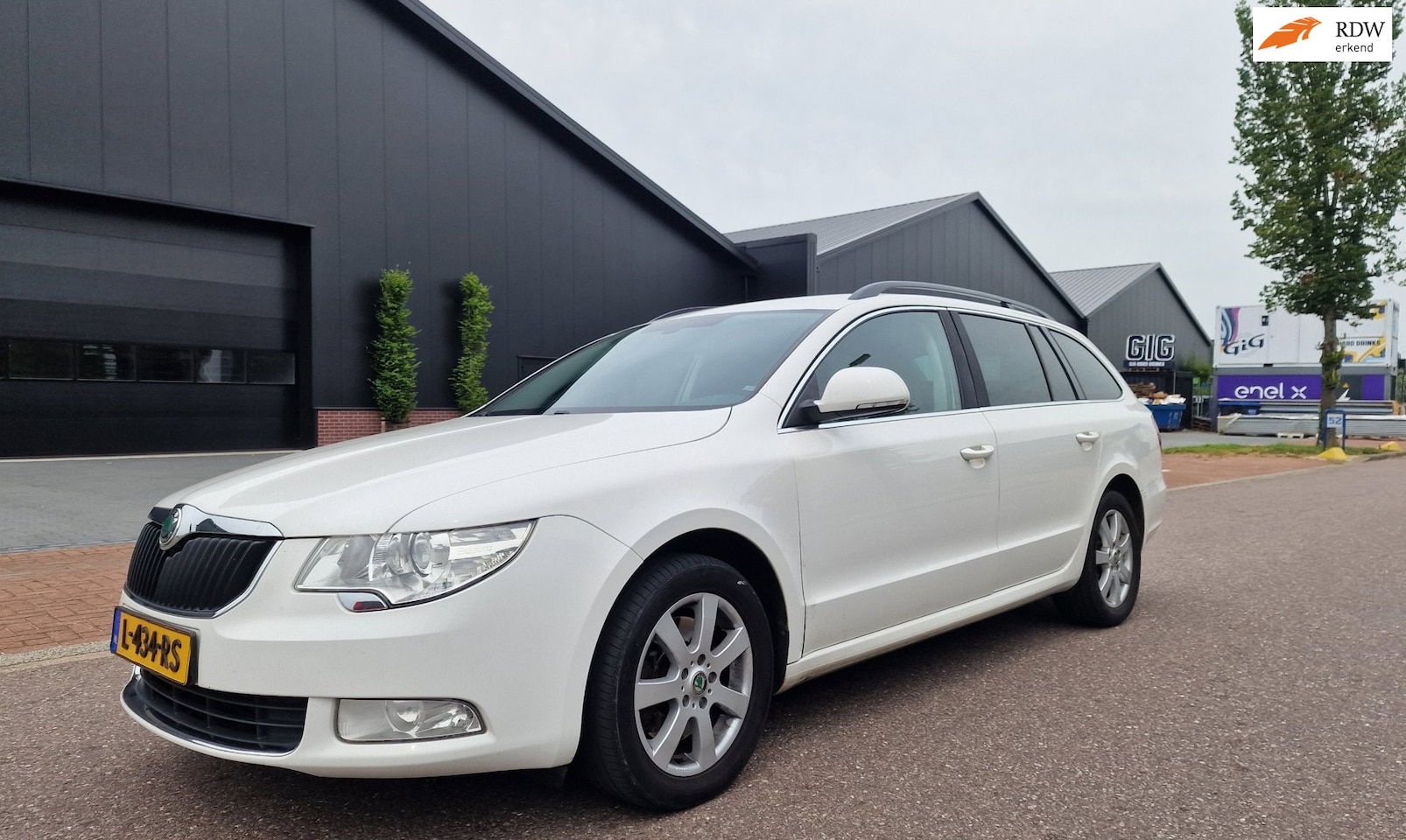 Skoda Superb Combi - 1.8 TSI Comfort Business Line NAVI PSENSOR CRUISE TREKHAAK 2 X SLEUTELS - AutoWereld.nl