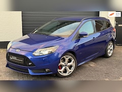 Ford Focus Wagon - 2.0 EcoBoost ST-3 2.0 ST | 250 PK | Recaro Leder | Navi | Camera | BLIS | Keyless | Xenon