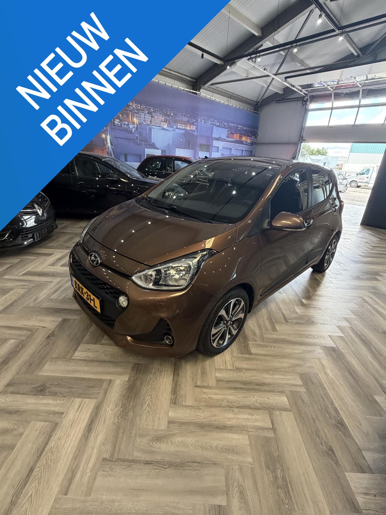 Hyundai i10 - 1.2i KYLESS, NAVI,STOELVERWARMING,STUURVERWARMING - AutoWereld.nl