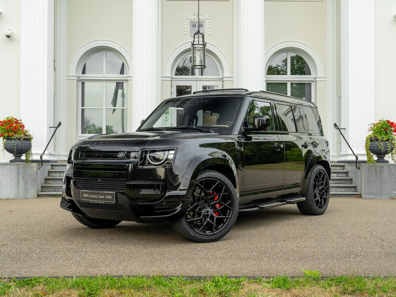 Land Rover Defender 110 - 2.0 P300e 110 X-Dynamic HSE | Urban | Full Options | Clearsight | Pano | Koelbox | Head-up - AutoWereld.nl