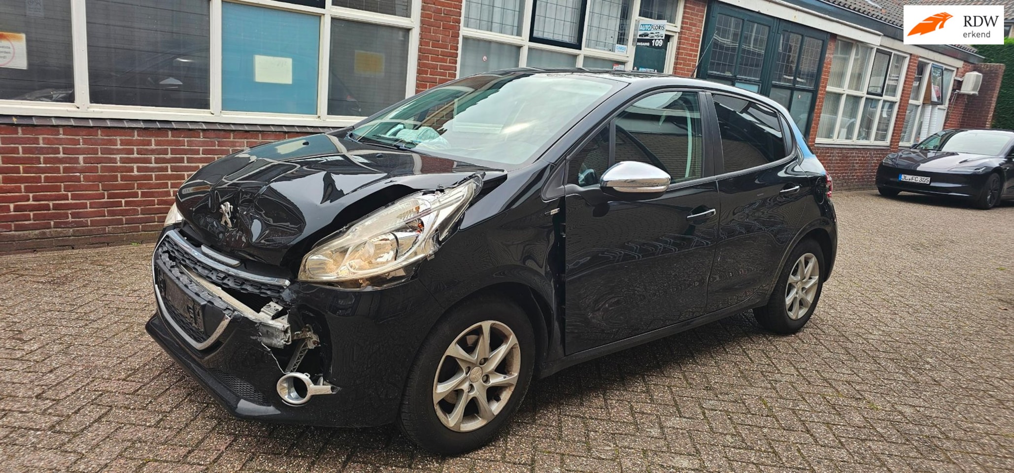 Peugeot 208 - 1.2 VTi Style rijdbare schade - AutoWereld.nl
