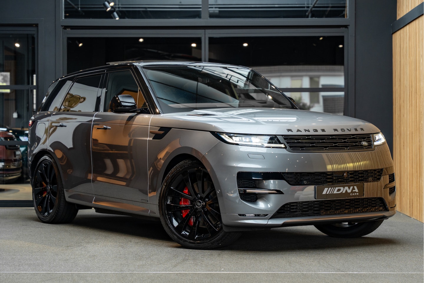 Land Rover Range Rover Sport - P550e Autobiography Koelbox 3D Meridian 3.0 P550e Autobiography PHEV - AutoWereld.nl