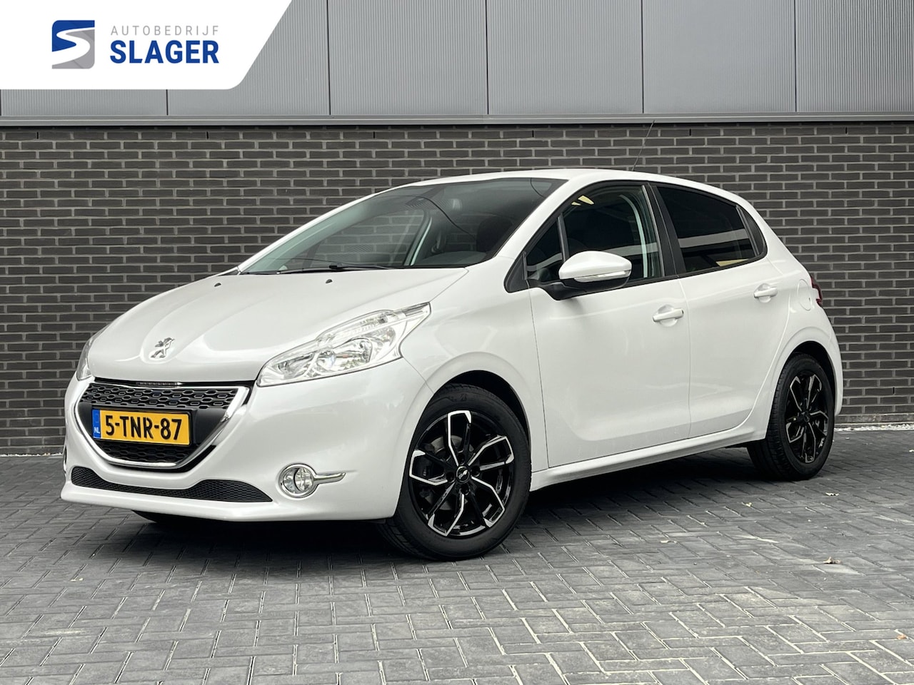 Peugeot 208 - 1.2 VTi Envy 5-deurs | Navi | 16" Sportvelgen | PDC | Cruise - AutoWereld.nl