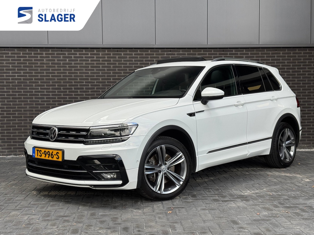 Volkswagen Tiguan - 2.0 TSI 4Motion Highline | R-line| Pano | LED | Trekhaak | Virtual - AutoWereld.nl