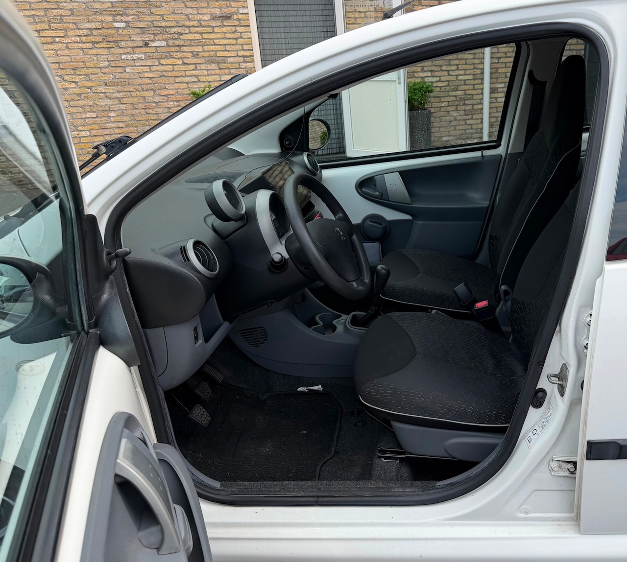 Peugeot 107 - 1.0-12V XS Bj 2011 Airco 5 deurs - AutoWereld.nl