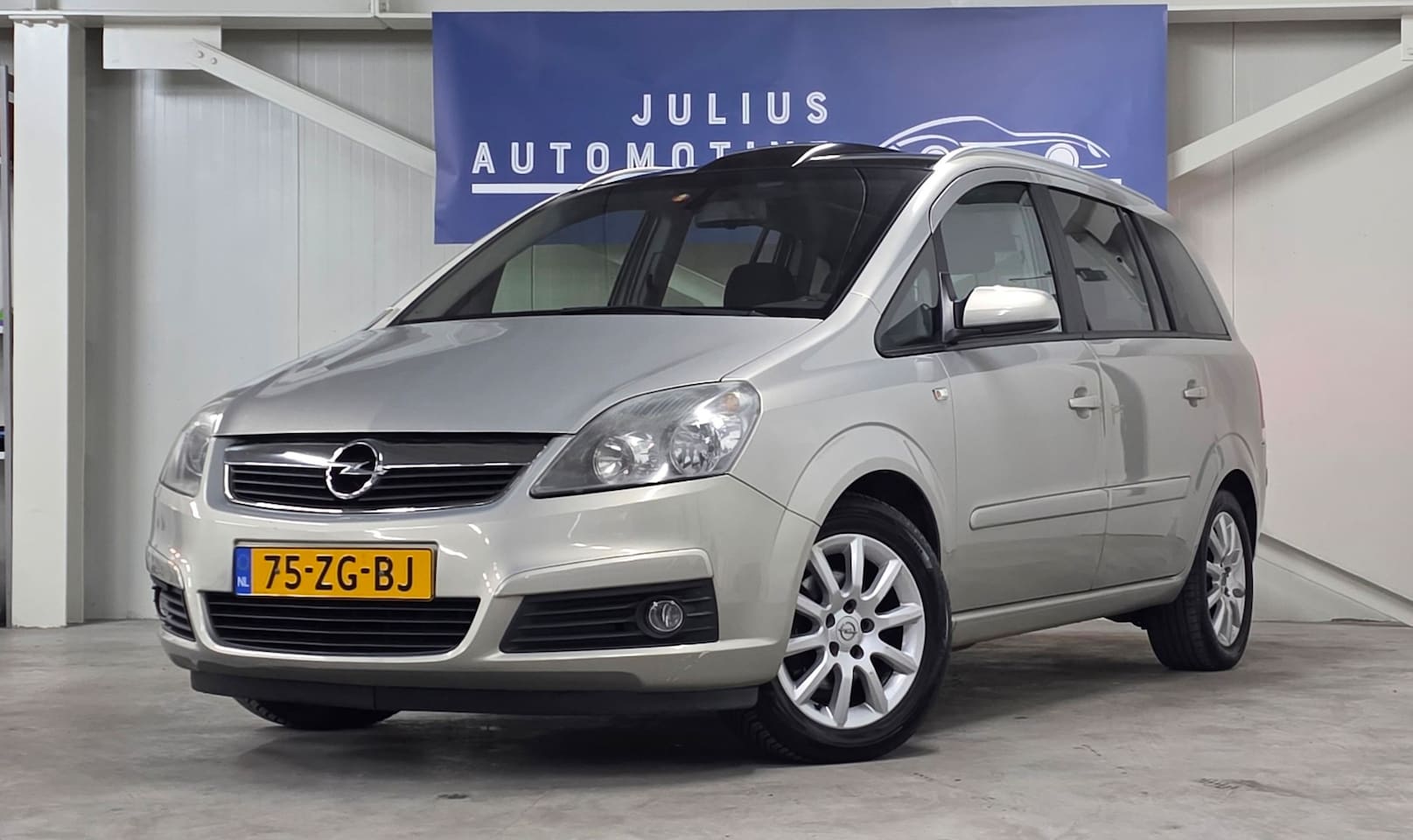 Opel Zafira - 1.8 Temptation 7P Pano Trekhaak CruiseControl Nieuwe APK! - AutoWereld.nl