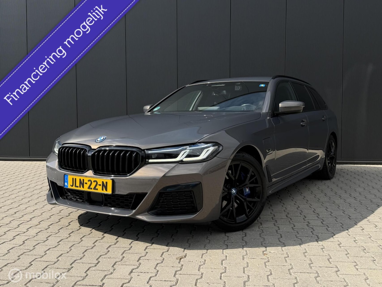 BMW 5-serie Touring - 530e Touring M-pakket/Laser/Trekhaak/headup/Alvit Grau - AutoWereld.nl