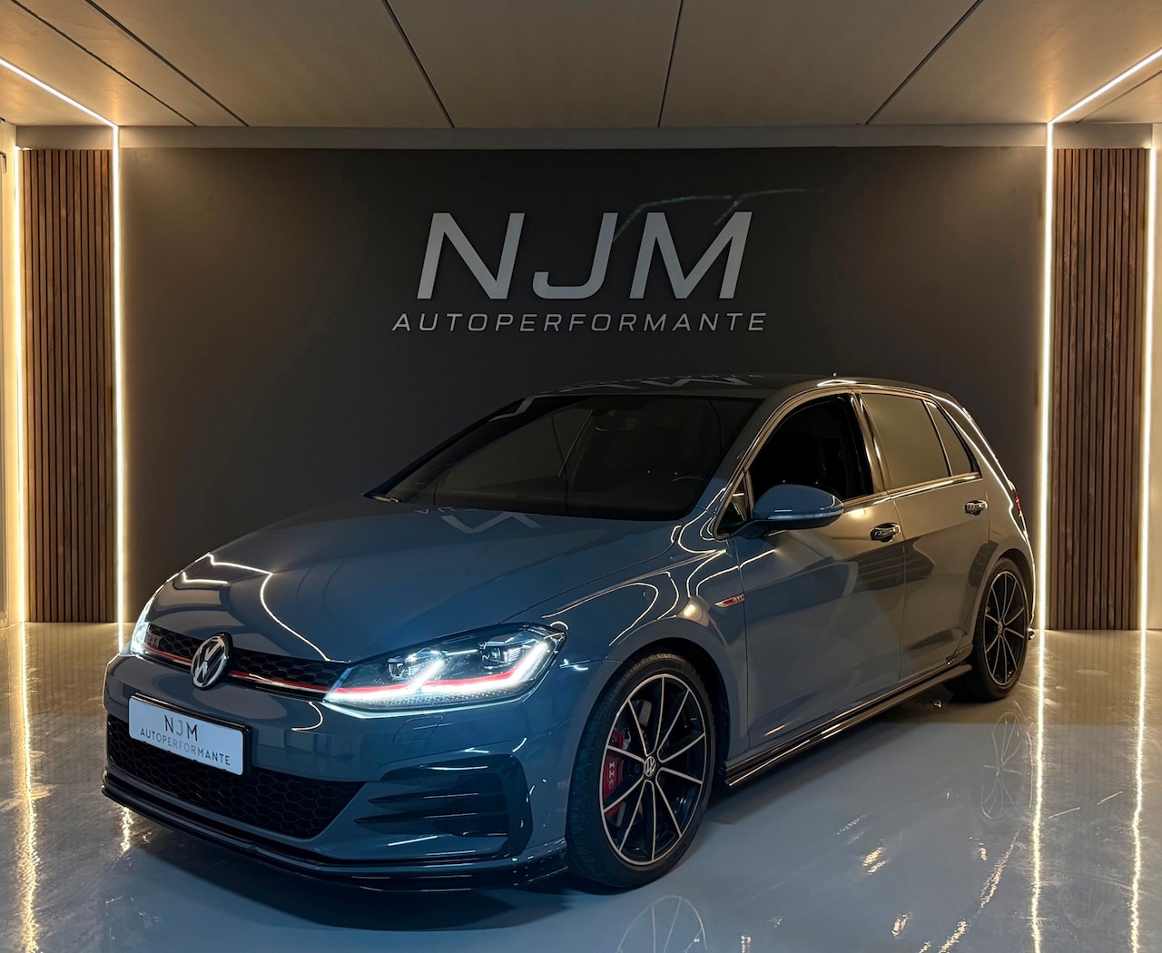 Volkswagen Golf - 2.0 TSI GTI TCR|Keyless|Carplay|Dynaudio - AutoWereld.nl