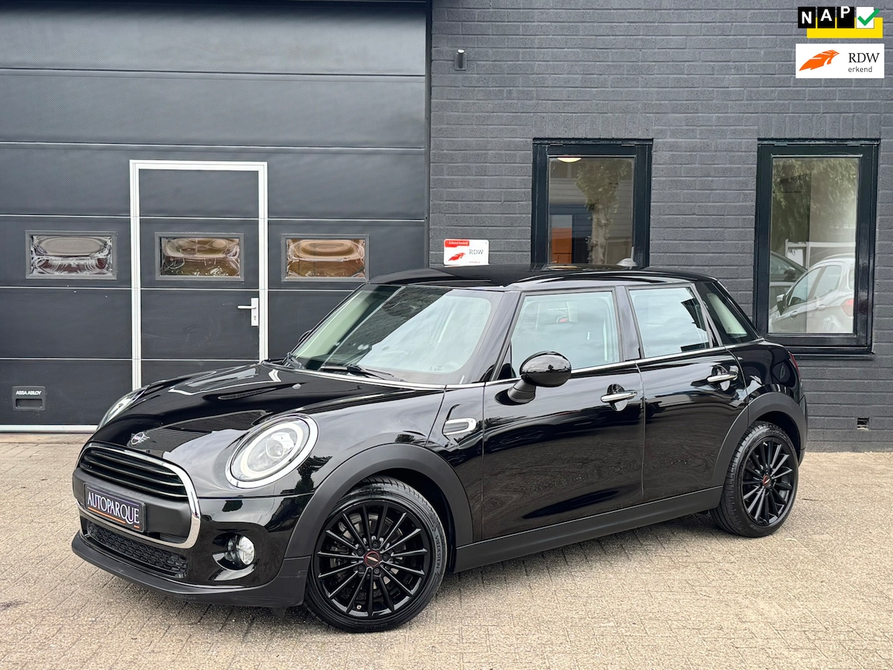 MINI 5-Deurs - 1.5 One Pepper - Origineel NL - Automaat - AutoWereld.nl