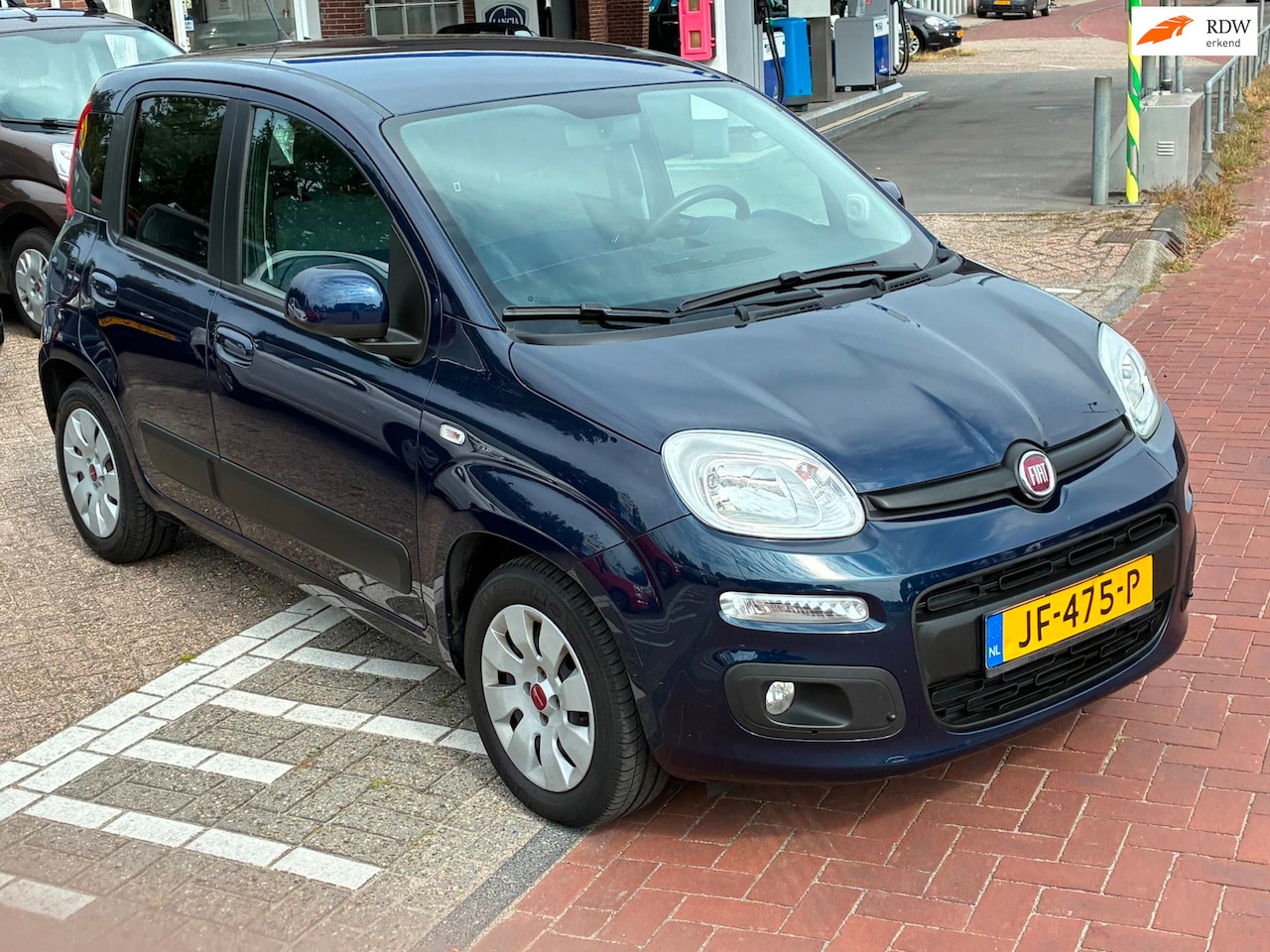 Fiat Panda - 1.2 Lounge 4 cilinder /trekhaak/climat contr./privacy glas/pdc - AutoWereld.nl
