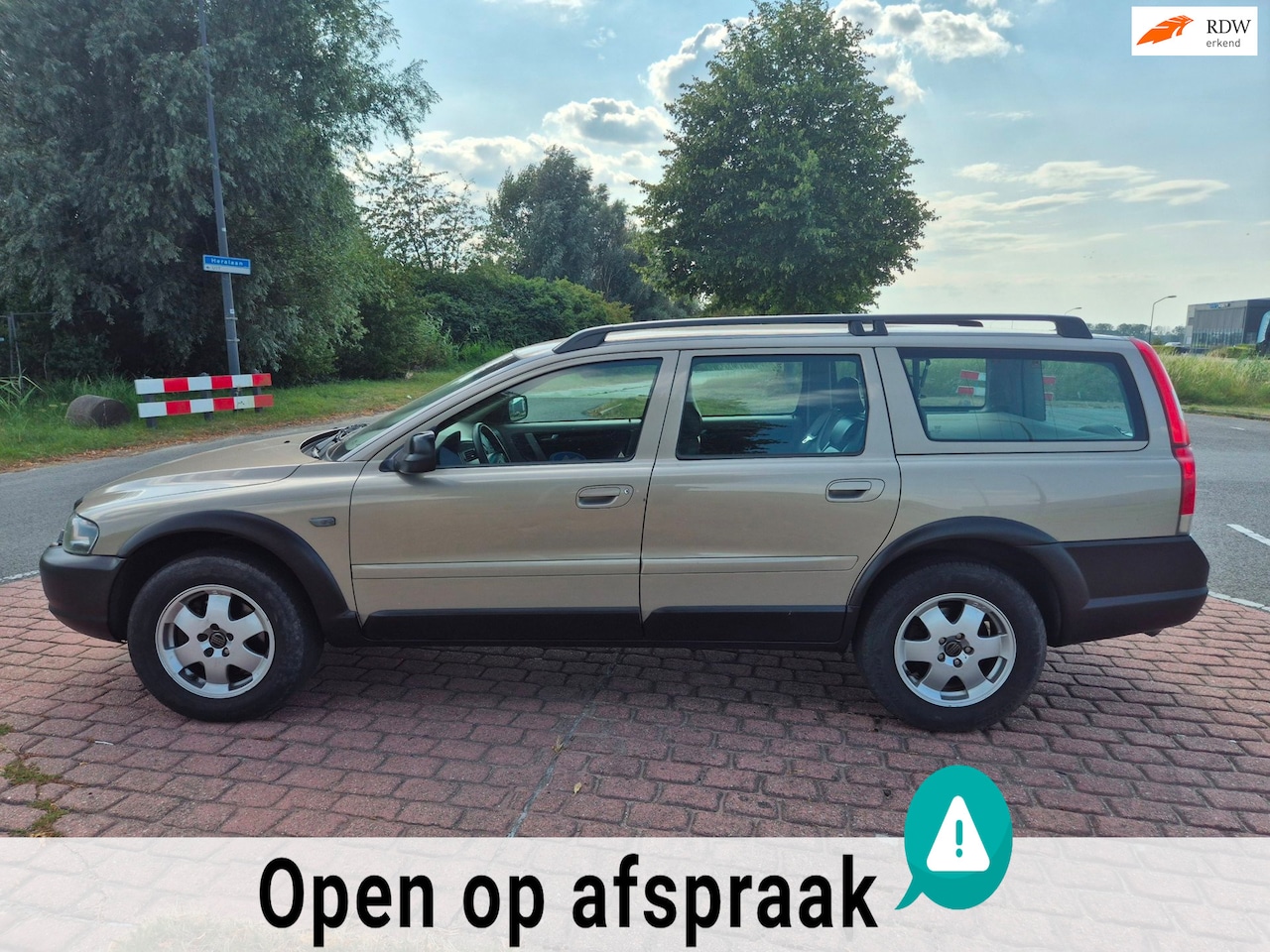 Volvo V70 Cross Country - 2.4 T Geartr. Comf. 2.4 T Geartr. Comf. - AutoWereld.nl
