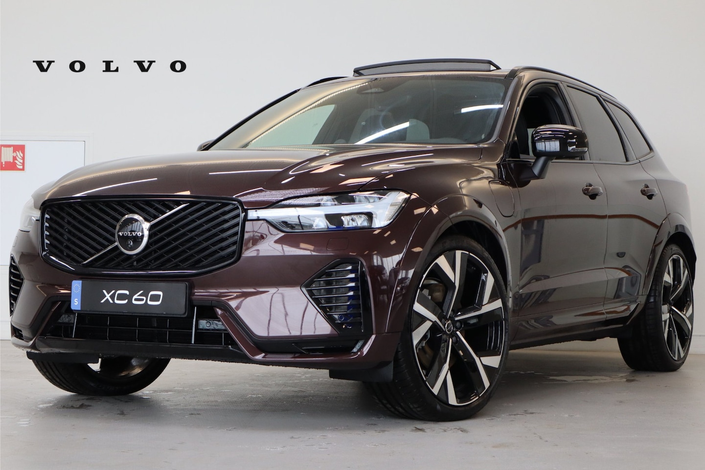 Volvo XC60 - T8 406PK Ultra Executive Edition Dark | Executive | Luchtvering | B&W | 22" | Massage | HU - AutoWereld.nl