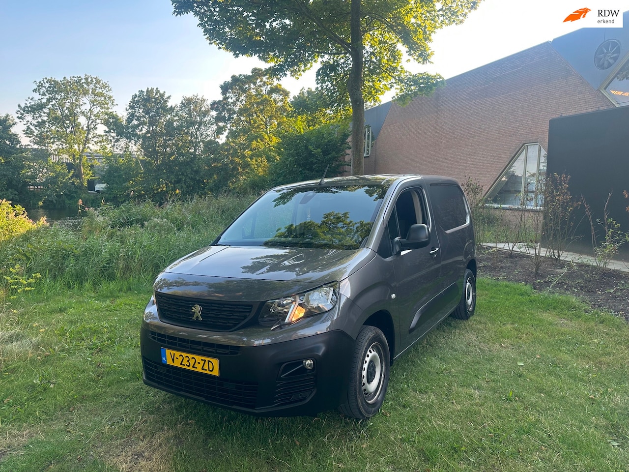 Peugeot Partner - 1.6 BlueHDI Premium Airco Cruise Camera CarPlay - AutoWereld.nl