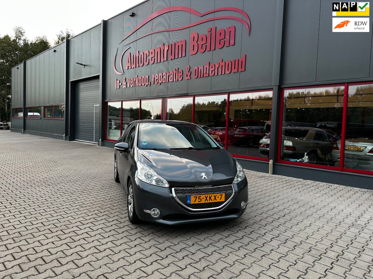 Peugeot 208 - 1.4 VTi Allure / Clima / Cruise / Navi / PDC / LED / LMV / - AutoWereld.nl