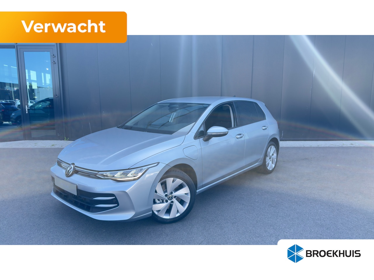 Volkswagen Golf - Life Edition eHybrid | 'App-Connect' draadloze smartphone integratie | Achterbank in ongel - AutoWereld.nl