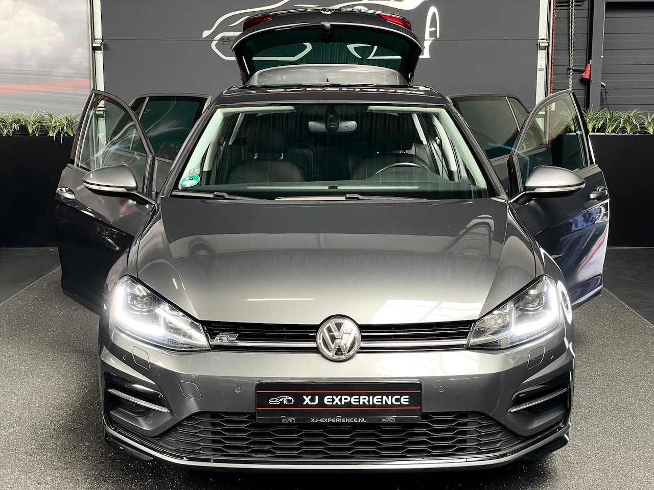 Volkswagen Golf - 7.5 FACELIFT 1.5 TSI 150PK R-LINE Highline NAVI MATRIX LED - AutoWereld.nl