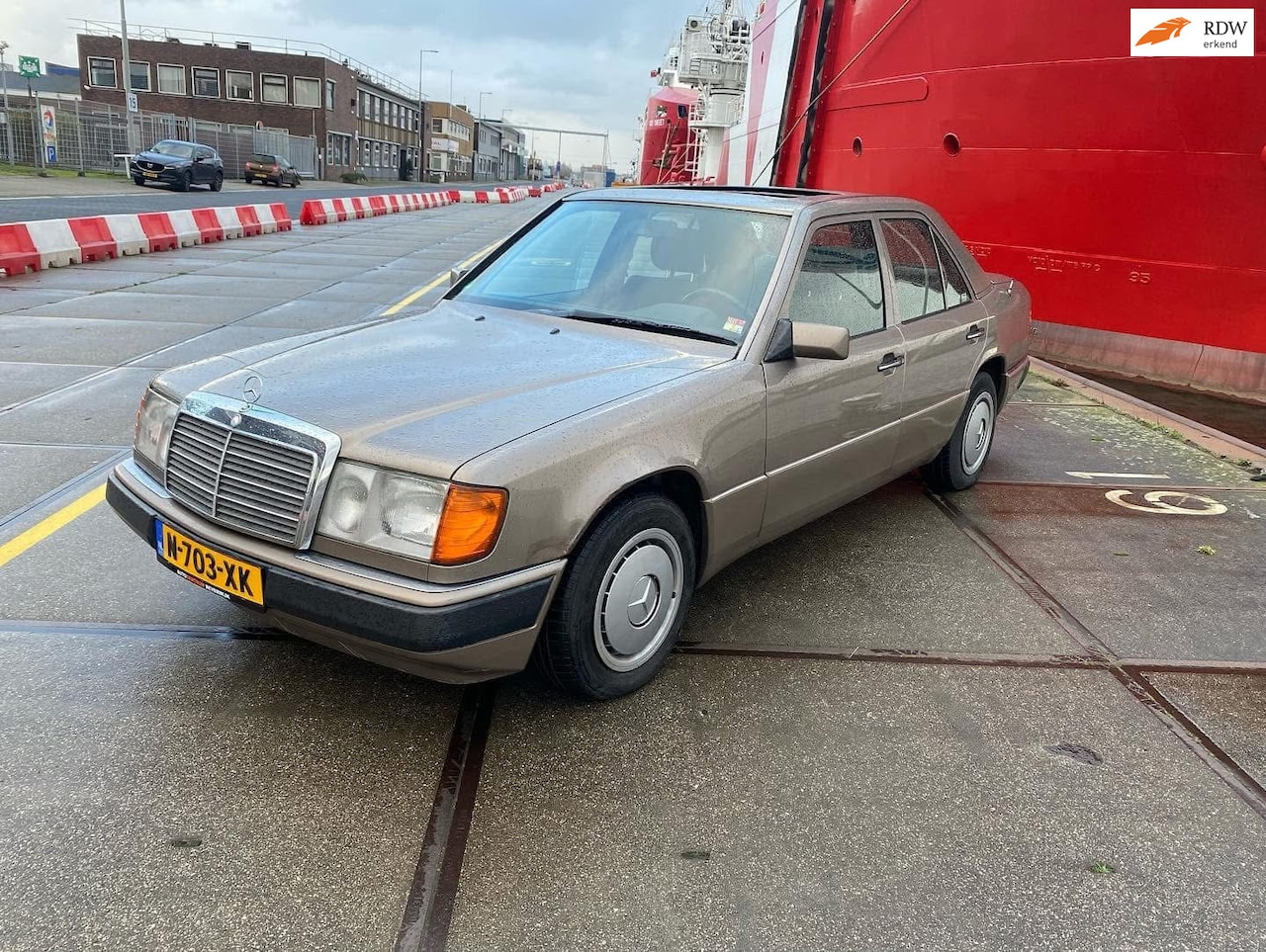 Mercedes-Benz E-klasse - 200 2.0 Benzine 118pk 1992 Aandacht Nodig - AutoWereld.nl