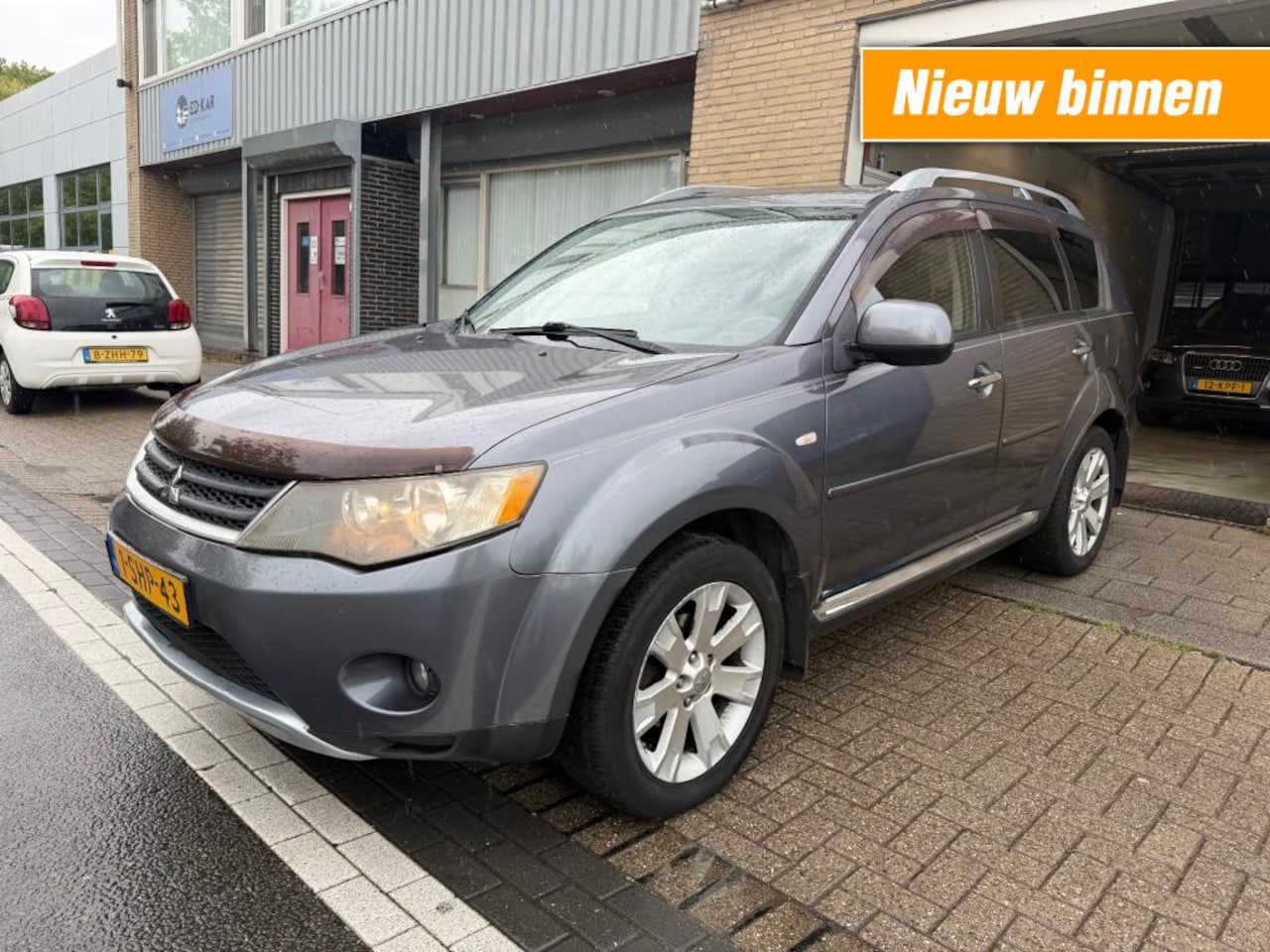 Mitsubishi Outlander - 2.4 Intense+ 4WD AUTOMAAT 7 PERS. RIJDT GOED APK - AutoWereld.nl