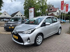 Toyota Yaris - 1.5 HYBRID AUTOMAAT / CAMERA / CRUISE CTR. / AIRCO-ECC / BLUETOOTH / ELEK. RAMEN / RADIO