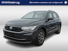 Volkswagen Tiguan - 1.5 TSI 150 pk Life / Voorstoelen, verwarmbaar / Achteruitrijcamera / Bluetooth Telefoonvo