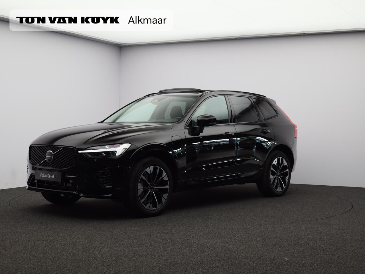 Volvo XC60 - T6 AWD Plug-in hybrid Ultra Dark / Trekhaak / Luchtvering / Head up displ / Stoel+stuur+ac - AutoWereld.nl