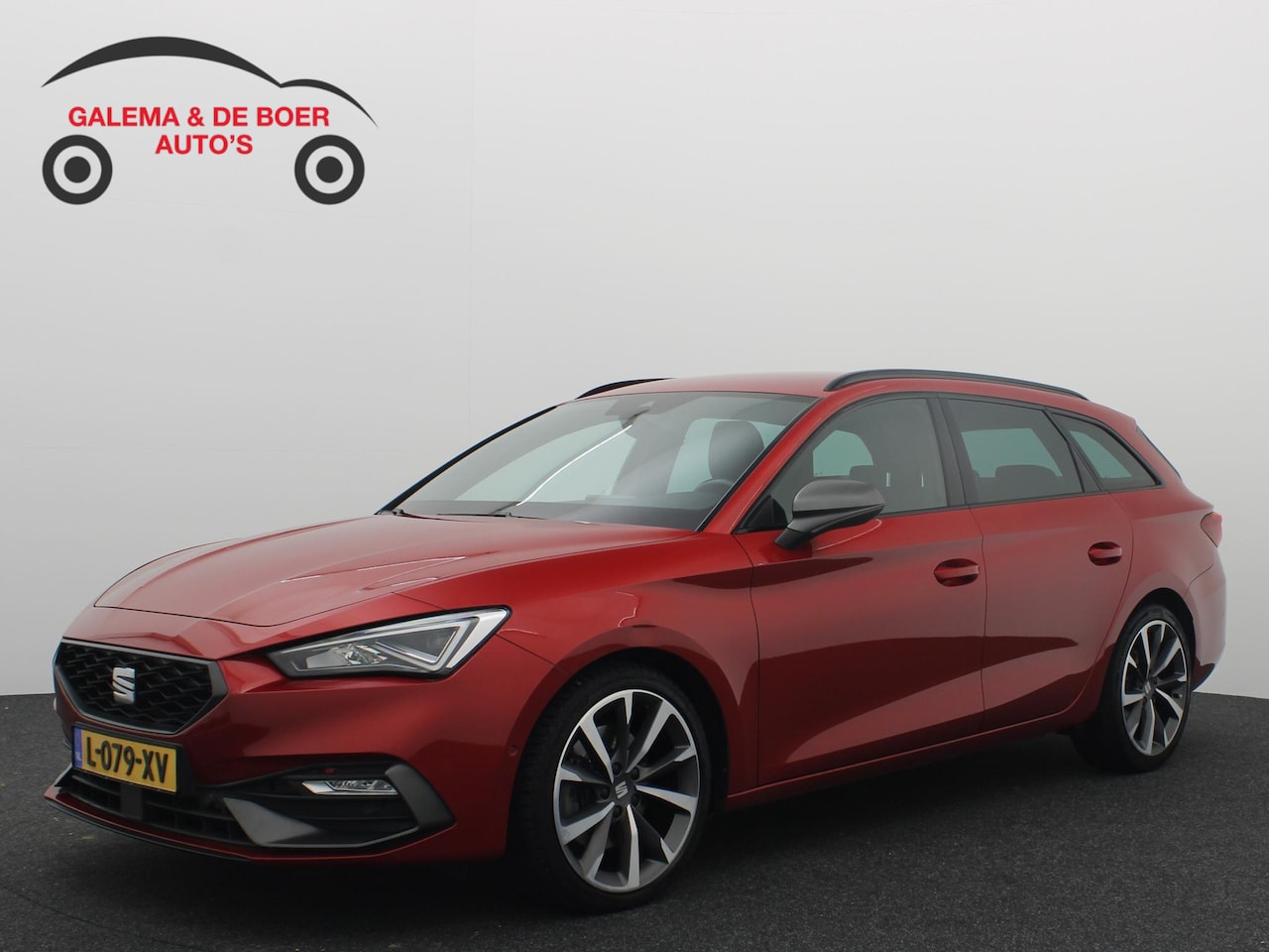 SEAT Leon Sportstourer - 1.5 eTSI FR Launch Edition AUTOMAAT / CAMERA / SFEER / CARPLAY / ACC / STUURVERW / FULL LE - AutoWereld.nl