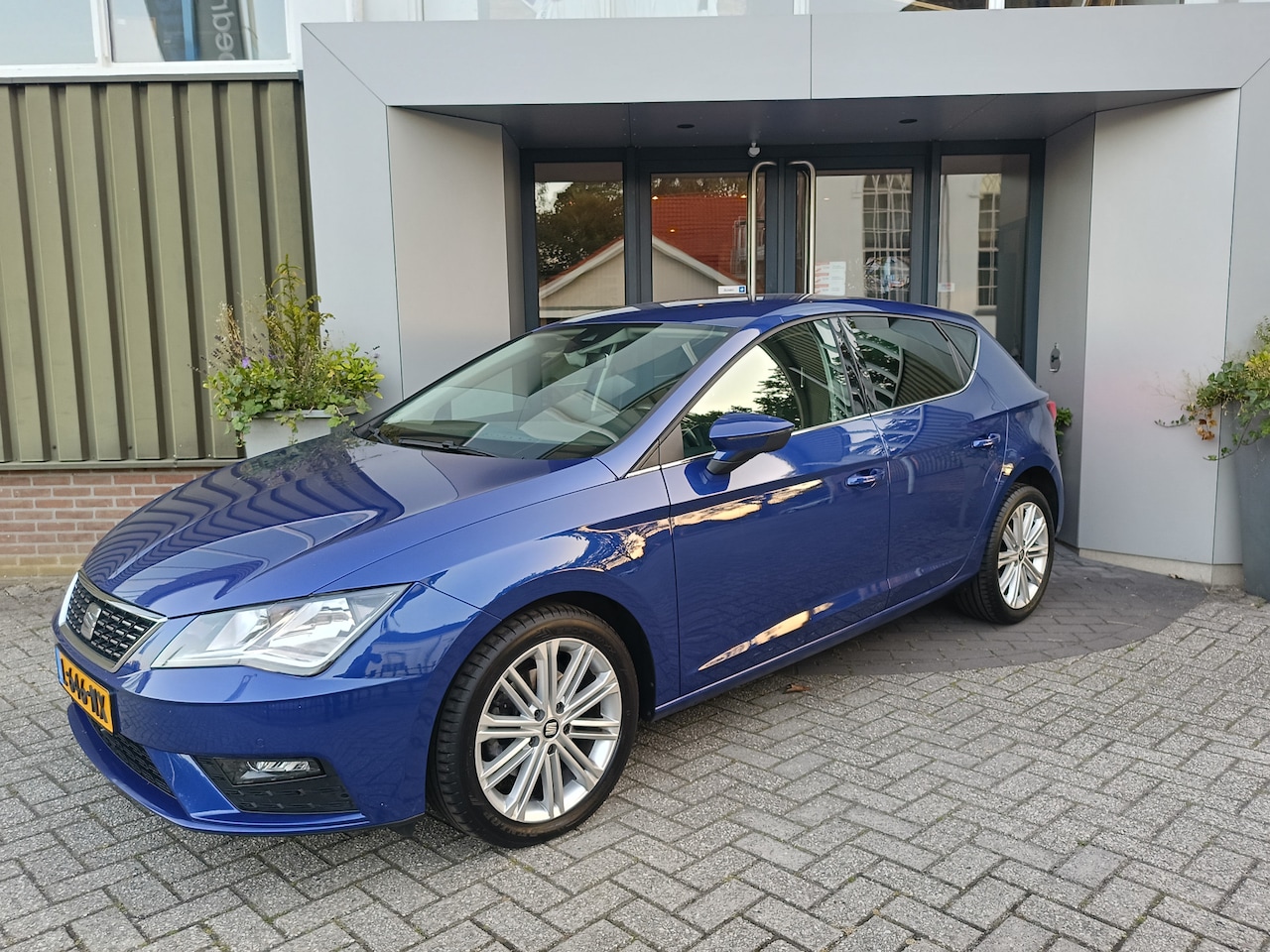 SEAT Leon - 1.5 TSI Style Business Intense | Airco | Navigatie | Cruise controle | Trekhaak | - AutoWereld.nl