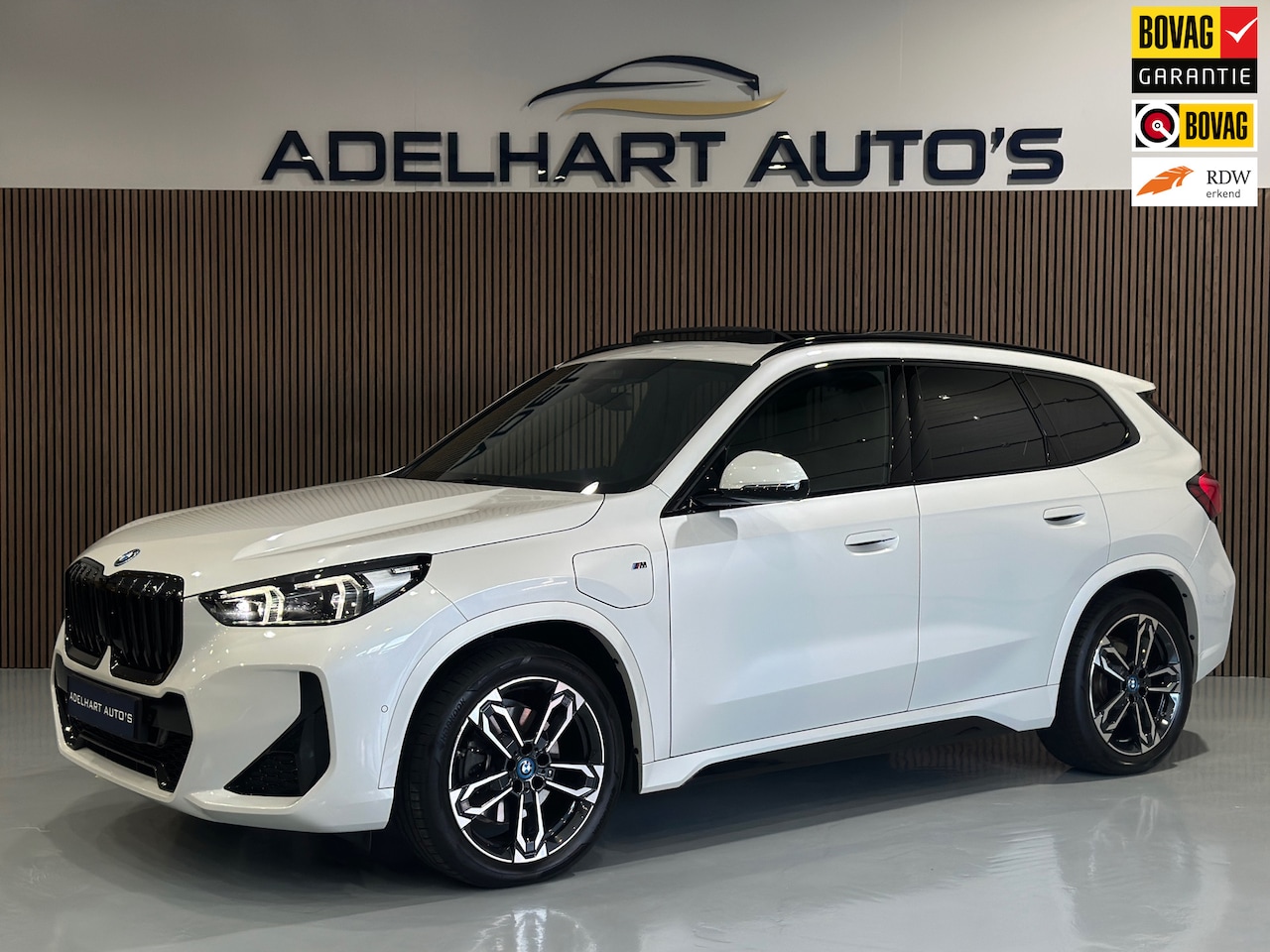 BMW X1 - XDrive25e M Sport Automaat / Panorama dak / Navigatie full map / Lederen interieur / Harma - AutoWereld.nl