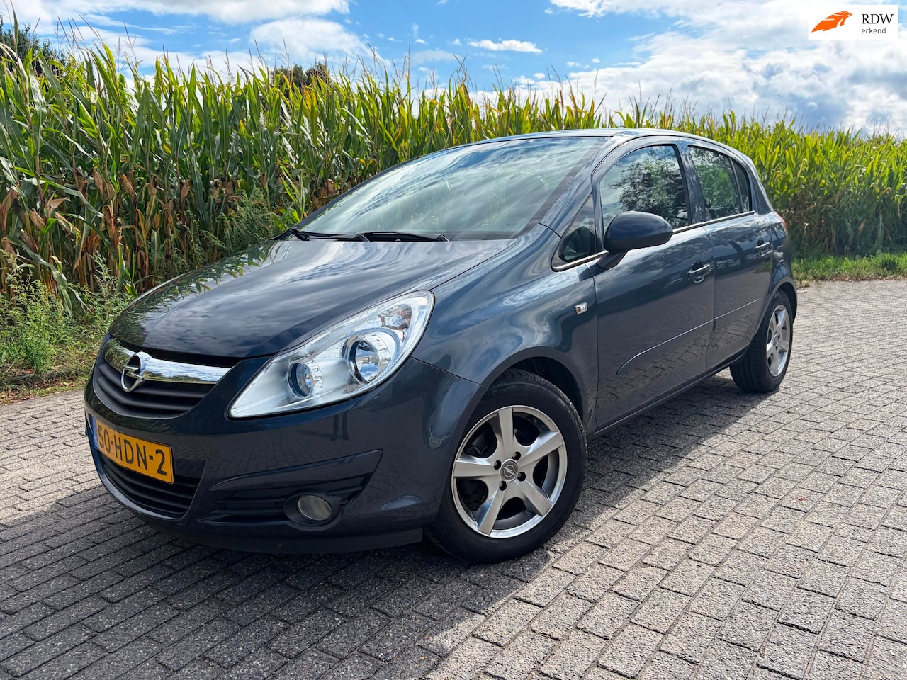 Opel Corsa - 1.2-16V Enjoy automaat zeer lage km stand - AutoWereld.nl