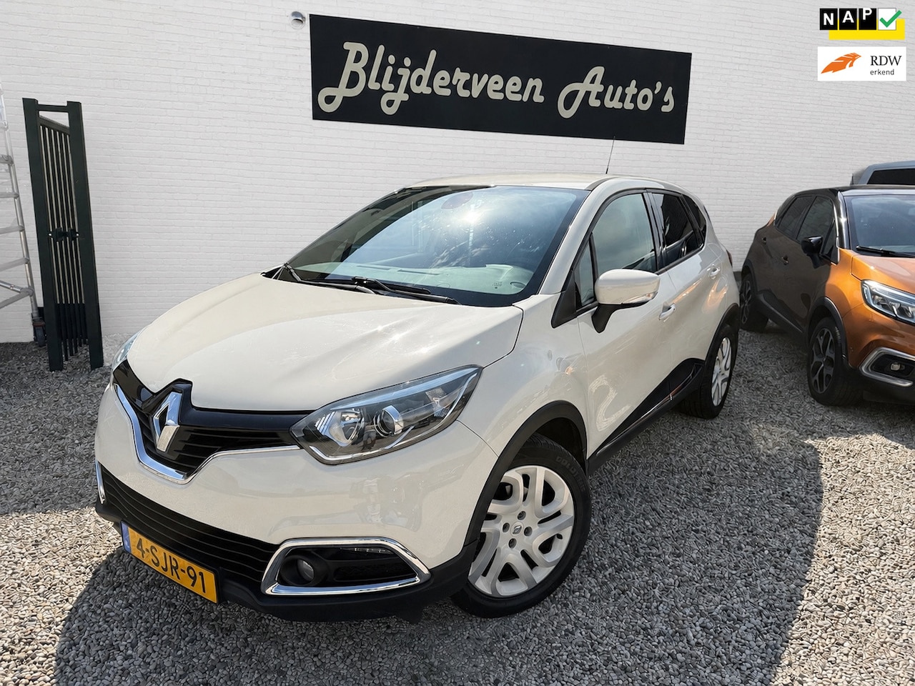 Renault Captur - 1.2 TCe Dynamique Automaat | Camera | Navi | Trekhaak - AutoWereld.nl