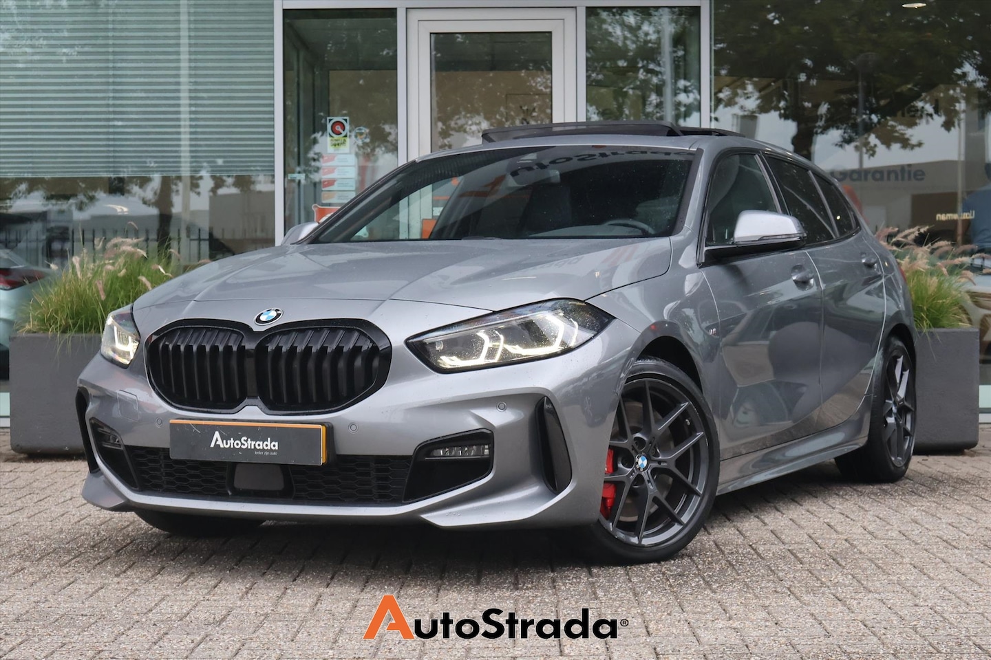 BMW 1-serie - (f40) 118i M-Sport | Pano | Shadow | Leder | Harman/kardon | Camera | Stuur/Stoelverwarmin - AutoWereld.nl