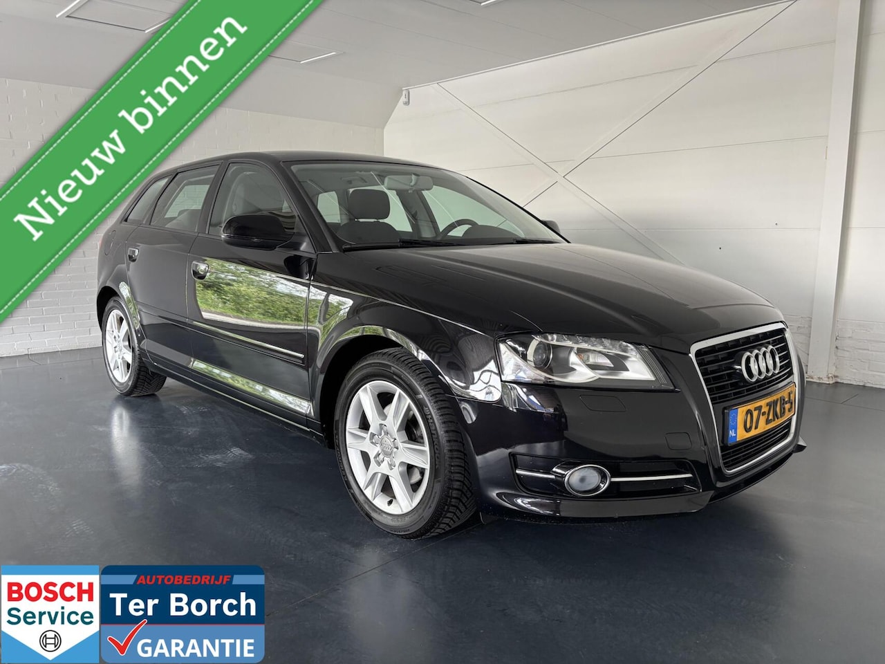 Audi A3 Sportback - 1.2 TFSI S Edition 1.2 TFSI S Edition, Automaat, Trekhaak, All-seasen - AutoWereld.nl