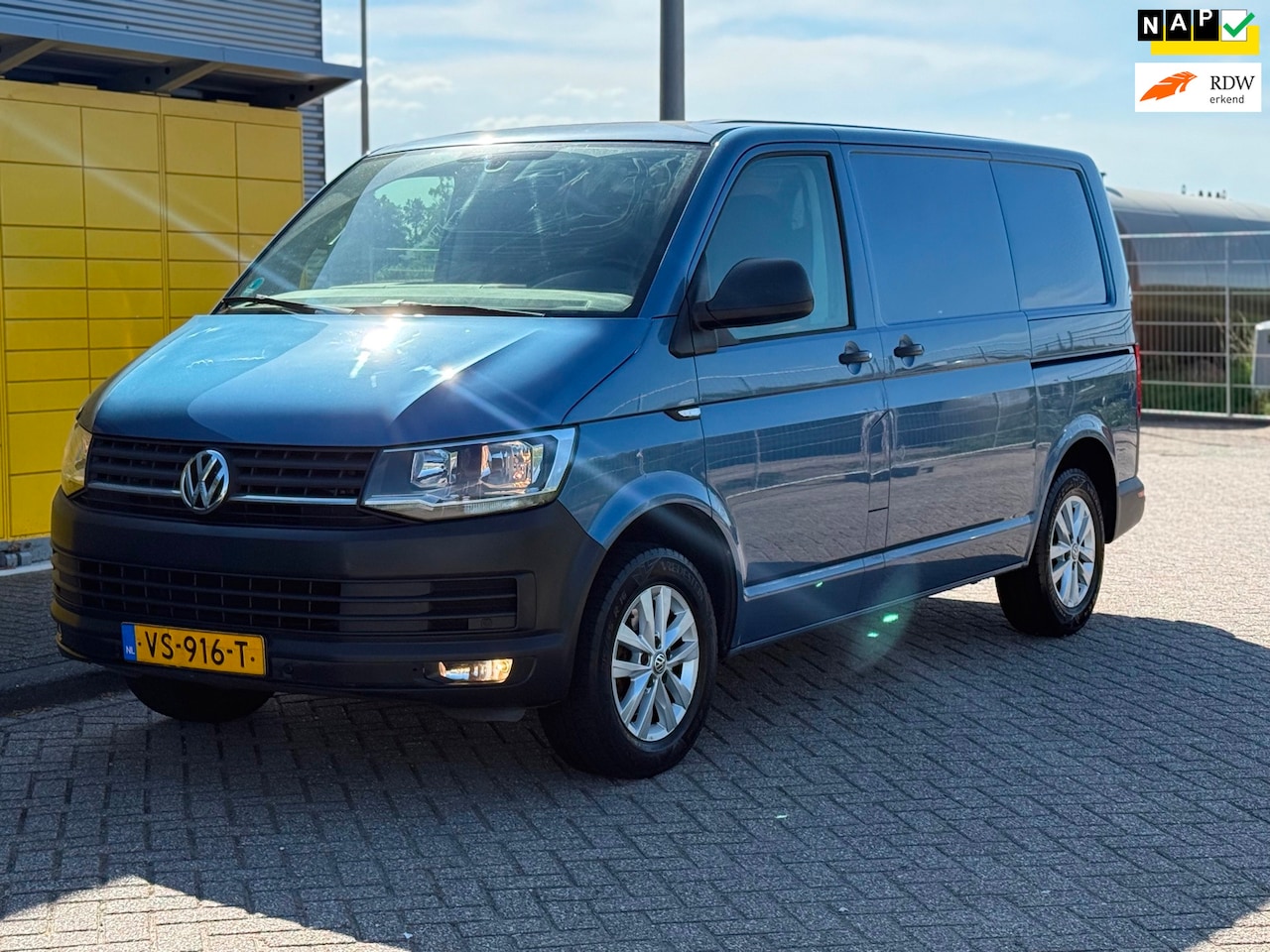 Volkswagen Transporter - 2.0 TDI Highline AIRCO Leer Navi Pdc Camera 2x schuifdeuren - AutoWereld.nl