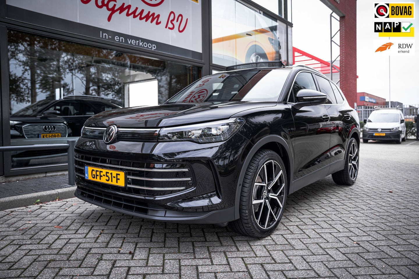 Volkswagen Tiguan - 1.5 eTSI Elegance | LED | Panoramadak | Cruise | PDC | Massage | Autom.| - AutoWereld.nl